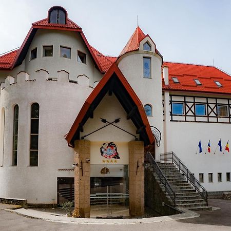 פויאנה ברשוב House Of Dracula Hotel מראה חיצוני תמונה