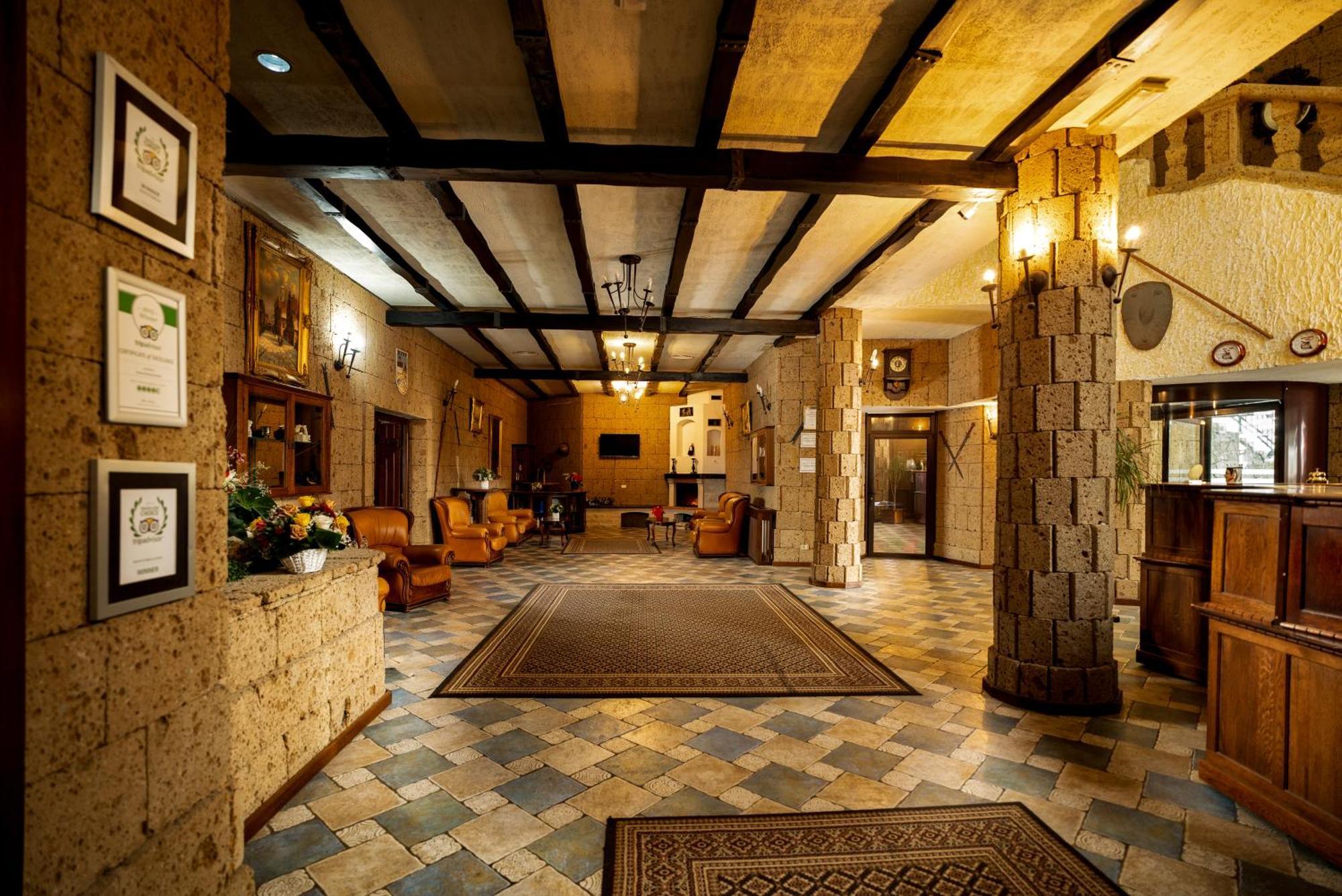 פויאנה ברשוב House Of Dracula Hotel מראה חיצוני תמונה